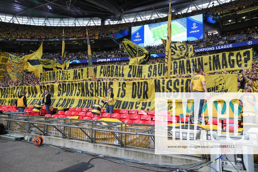 UEFA Champions League Finale 2024 - Borussia Dortmund - Real Madrid am 01.06..2024 im Wembley-Stadion in London Die Borussia Dortmund Fans präsentieren ein Spruchband Banner Transparent gegen Rheinmetall