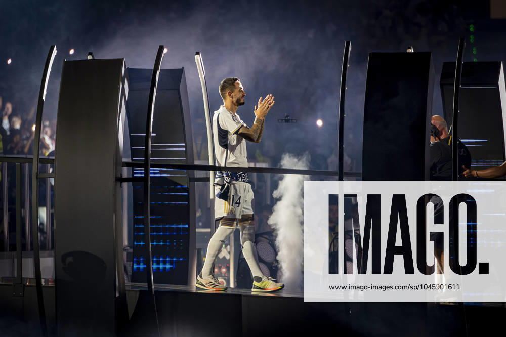 Real Madrid UEFA Champions League Trophy Parade 2024 Jose Luis Sanmartin Mato (Joselu) of Real Madrid seen entering at Santiago Bernabeu Stadium during Real Madrid UEFA Champions League Trophy Parade on June 2, 2024 in Madrid, Spain. Madrid Estadio Santiago Bernabeu Madrid Spain