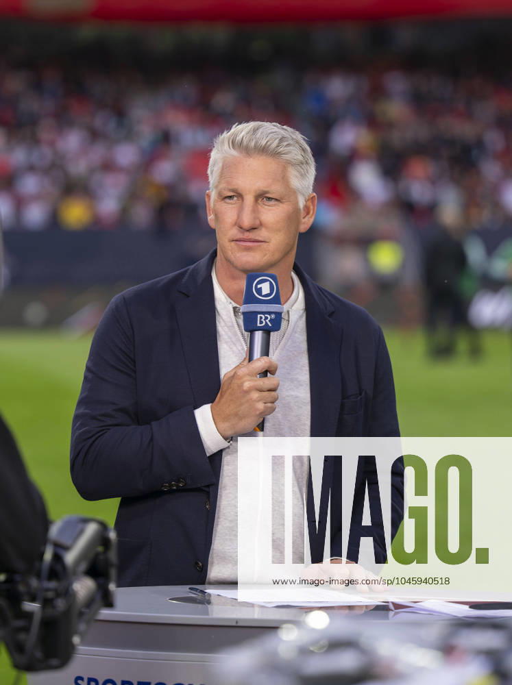 Fussball Nationalteams Freundschaftsspiele 2024, Länderspiel, Deutschland - Ukraine, im Max-Morlock-Stadion (Nürnberg). Bastian Schweinsteiger als ARD-Kommentator am Spielfeldrand