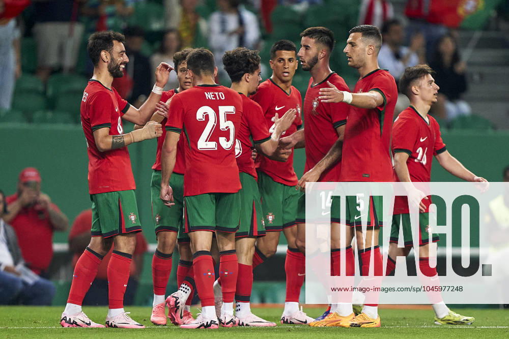 Portugal v Finland - International Friendly, Länderspiel, Nationalmannschaft Bruno Fernandes of Portugal is celebrating with his teammates after scoring his team s fourth goal during the international friendly match between Portugal and Finland at Jose Alvalade Stadium in Lisbon, Portugal, on June 04, 2024. Lisbon Portugal
