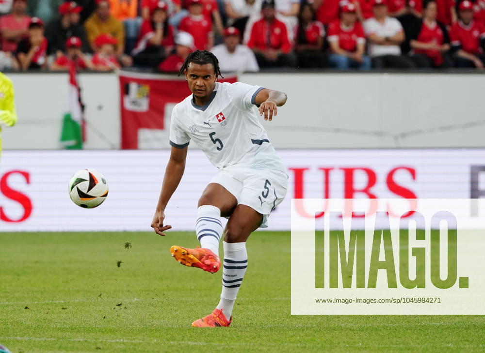 Anton Geisser 04.06.2024 Luzern.Schweiz. Fussball Laenderspiel Schweiz -Estland 4:0 .Bild : Manuel Akanji (SUI) Aktion Einzelbild