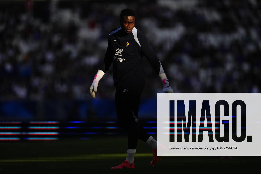 France v Canada - International Friendly, Länderspiel, Nationalmannschaft Brice Samba goalkeeper of France and RC Lens during the warm-up before the friendly match between France and Canada at Nouveau Stade Bordeaux on June 9, 2024 in Bordeaux, France. Bordeaux France