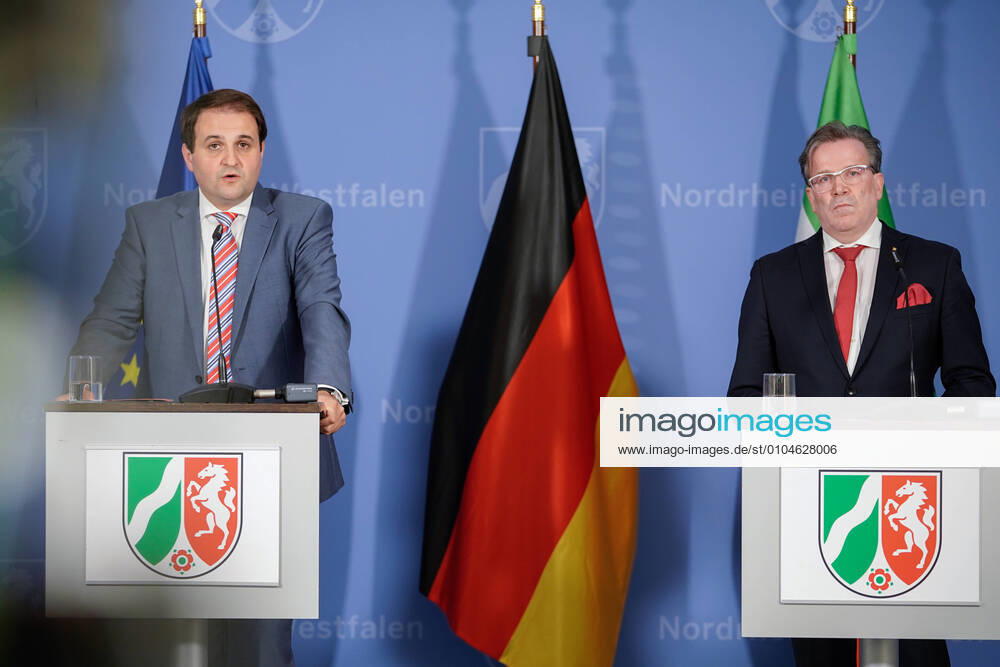 Pressekonferenz zur Absage des Karneval zwischen Landesregierung und Vertretern des Karnevals 18.09.2020, Duesseldorf, Christoph Kuckelkorn der Praesident des Festkomitees Koelner Karneval gemeinsam mit Staatssekretaer Nathanael Liminski bei der Pressekonferenz in der Staatskanzlei in Duesseldorf zur Mittelung der Ergebnisse zwischen Landesregierung und Vertretern des Karnevals zur Absage des Karnevals Duesseldorf Nordrhein-Westfalen Deutschland