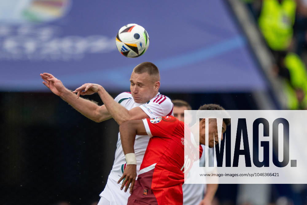 GER, EURO 2024, Group A, Ungarn (HUN) vs Schweiz (SUI) 15.06.2024, Cologne Stadium, Koeln, GER, EURO 2024, Group A, Ungarn (HUN) vs Schweiz (SUI) Im Bild:Dan Ndoye (Schweiz SUI, 19) und Attila Szalai (Ungarn HUN, 04) Kopfball Kopfballduell; Dynamik, Aktion, Action, Spielszene; im Zweikampf, Duell, Dynamik, Aktion, Action, Spielszene;