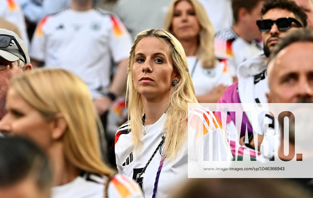 Fussball EM 2024, Deutschland - Schottland,, v.l. Sina Groß (Ehefrau Frau Partnerin Freundin von Pascal Groß Gross (Deutsche Fussball Nationalmannschaft DFB)) München