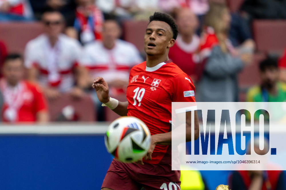 GER, EURO 2024, Group A, Ungarn (HUN) vs Schweiz (SUI) 15.06.2024, Cologne Stadium, Koeln, GER, EURO 2024, Group A, Ungarn (HUN) vs Schweiz (SUI) Im Bild: Dan Ndoye (Schweiz SUI, 19) mit Ball; Einzelaktion, Ganzkörper Ganzkoerper; Freisteller, Einzelbild, Aktion, Action, Spielszene;