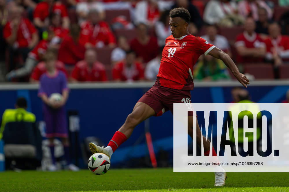 GER, EURO 2024, Group A, Ungarn (HUN) vs Schweiz (SUI) 15.06.2024, Cologne Stadium, Koeln, GER, EURO 2024, Group A, Ungarn (HUN) vs Schweiz (SUI) Im Bild: Dan Ndoye (Schweiz SUI, 19) Einzelaktion, Ganzkörper Ganzkoerper; Freisteller, Einzelbild, Aktion, Action, Spielszene; mit Ball;