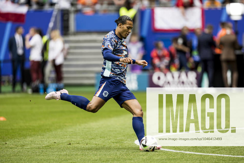 Poland v Netherlands, UEFA EURO, EM, Europameisterschaft,Fussball 2024, Hamburg, Germany Hamburg, Germany. 16th, June 2024. Virgil van Dijk of the Netherlands is warming up before the UEFA Euro 2024 match in Group D between Poland and the Netherlands at Volksparkstadion in Hamburg. Hamburg Germany