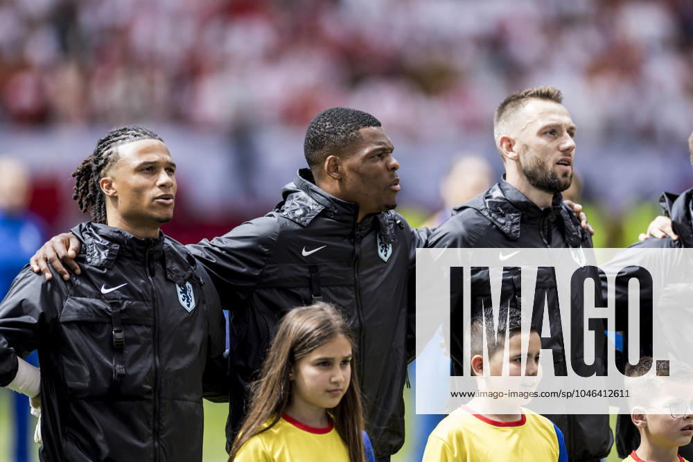 Poland v Netherlands, UEFA EURO, EM, Europameisterschaft,Fussball 2024, Hamburg, Germany Hamburg, Germany. 16th, June 2024. (L-R) Xavi Simons, Denzel Dumfries and Stefan de Vrij of the Netherlands seen during the UEFA Euro 2024 match in Group D between Poland and the Netherlands at Volksparkstadion in Hamburg. Hamburg Germany