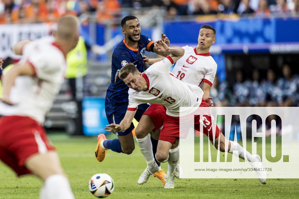 Poland v Netherlands, UEFA EURO, EM, Europameisterschaft,Fussball 2024, Hamburg, Germany Hamburg, Germany. 16th, June 2024. Cody Gakpo (11) of the Netherlands and Taras Romanczuk (13), Przemyslaw Frankowski (19) of Poland seen during the UEFA Euro 2024 match in Group D between Poland and the Netherlands at Volksparkstadion in Hamburg. Hamburg Germany