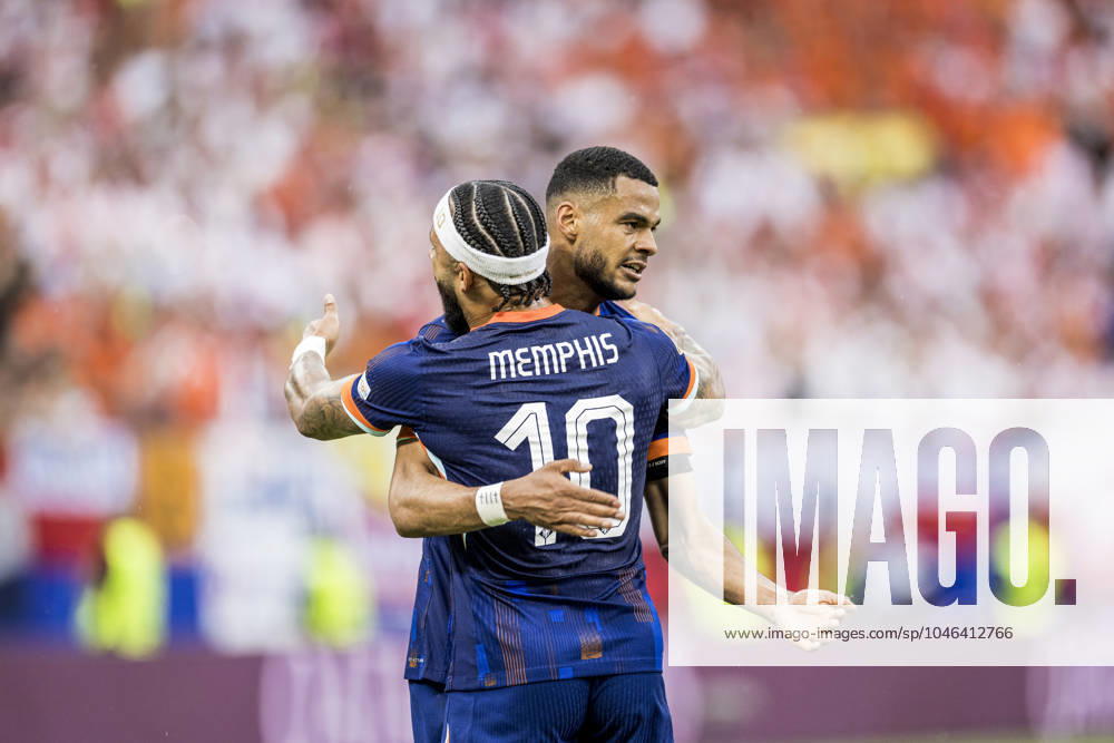 Poland v Netherlands, UEFA EURO, EM, Europameisterschaft,Fussball 2024, Hamburg, Germany Hamburg, Germany. 16th, June 2024. Cody Gakpo (11) of the Netherlands equalises for 1-1 and celebrates with Memphis Depay (10) during the UEFA Euro 2024 match in Group D between Poland and the Netherlands at Volksparkstadion in Hamburg. Hamburg Germany