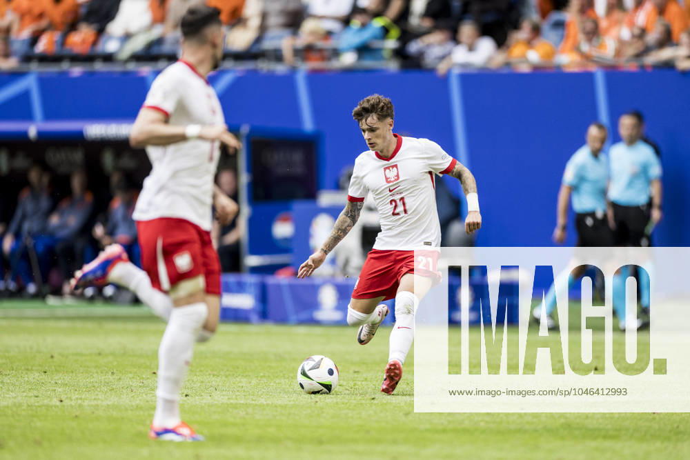 Poland v Netherlands, UEFA EURO, EM, Europameisterschaft,Fussball 2024, Hamburg, Germany Hamburg, Germany. 16th, June 2024. Nicola Zalewski (21) of Poland seen during the UEFA Euro 2024 match in Group D between Poland and the Netherlands at Volksparkstadion in Hamburg. Hamburg Germany