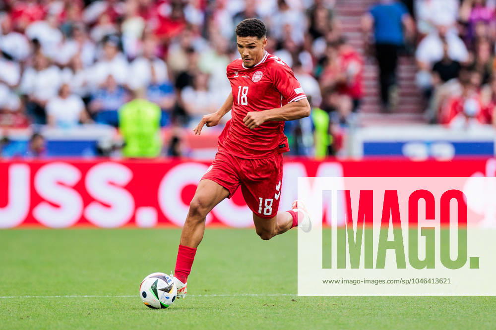 UEFA EURO 2024: Slowenien - Dänemark; 16.06.2024 Alexander Hartmann Bah (Dänemark, 18) am Ball UEFA EURO 2024: Slowenien - Dänemark; Stuttgart Arena, Stuttgart am 16.06.2024