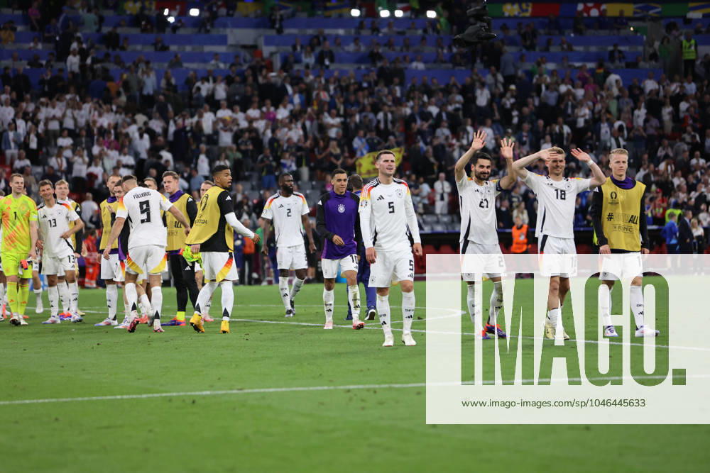 Fussball, Herren, UEFA Europameisterschaft 2024, Eröffnungsspiel, Gruppe A, Deutschland - Schottland, Die deutsche Nationalmannschaft feiert den Sieg München Allianz Arena Bayern Deutschland (DE)