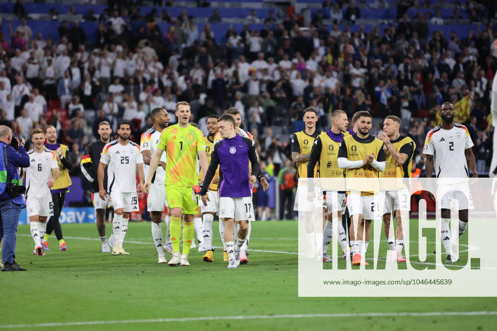 Fussball, Herren, UEFA Europameisterschaft 2024, Eröffnungsspiel, Gruppe A, Deutschland - Schottland, Die deutsche Nationalmannschaft feiert den Sieg München Allianz Arena Bayern Deutschland (DE)