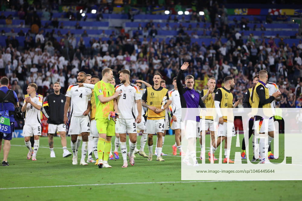 Fussball, Herren, UEFA Europameisterschaft 2024, Eröffnungsspiel, Gruppe A, Deutschland - Schottland, Die deutsche Nationalmannschaft feiert den Sieg München Allianz Arena Bayern Deutschland (DE)