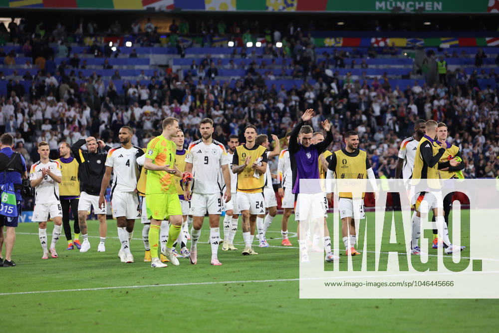 Fussball, Herren, UEFA Europameisterschaft 2024, Eröffnungsspiel, Gruppe A, Deutschland - Schottland, Die deutsche Nationalmannschaft feiert den Sieg München Allianz Arena Bayern Deutschland (DE)