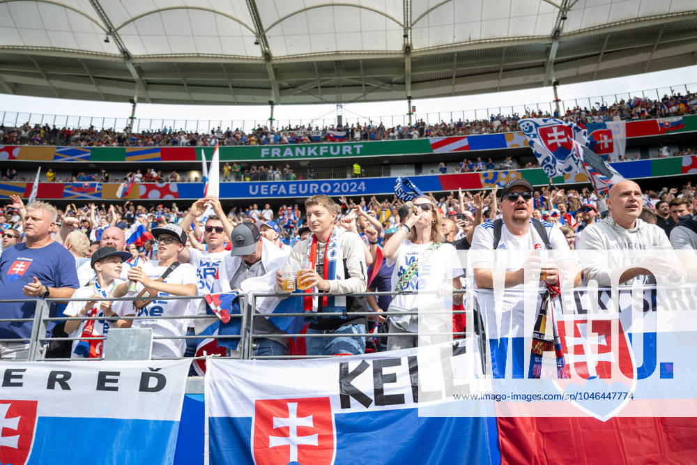 GER, EURO 2024, Group E, Belgien (BEL) vs Slowakei (SVK) 17.06.2024, Frankfurt Arena, Frankfurt, GER, EURO 2024, Group E, Belgien (BEL) vs Slowakei (SVK) Im Bild: Jubel der slowakischen Fans Gestik, Mimik, Emotionen; Stimmung Freude Joy