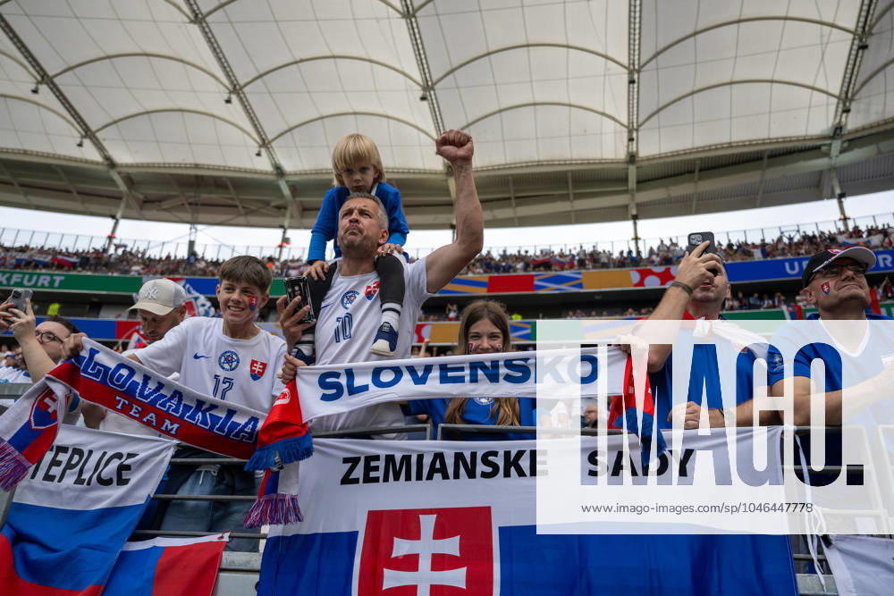 GER, EURO 2024, Group E, Belgien (BEL) vs Slowakei (SVK) 17.06.2024, Frankfurt Arena, Frankfurt, GER, EURO 2024, Group E, Belgien (BEL) vs Slowakei (SVK) Im Bild: Jubel der slowakischen Fans Gestik, Mimik, Emotionen; Stimmung Freude Joy