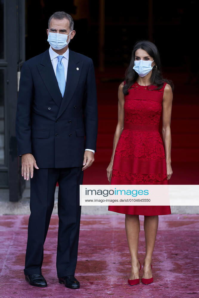 King Felipe VI and Queen Letizia of Spain wearing face masks attend the Royal Theatre Season Inauguration at Teatro Real. Madrid Spain - ZUMAs197 20200918_zaa_s197_109