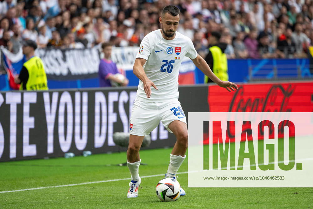 GER, EURO 2024, Group E, Belgien (BEL) vs Slowakei (SVK) 17.06.2024, Frankfurt Arena, Frankfurt, GER, EURO 2024, Group E, Belgien (BEL) vs Slowakei (SVK) Im Bild: Ivan Schranz (Slowakei SVK, 26); der Torschütze zum Siegestor Ball am Fuss; Einzelaktion, Ganzkörper Ganzkoerper; Freisteller, Einzelbild, Aktion, Action, Spielszene;