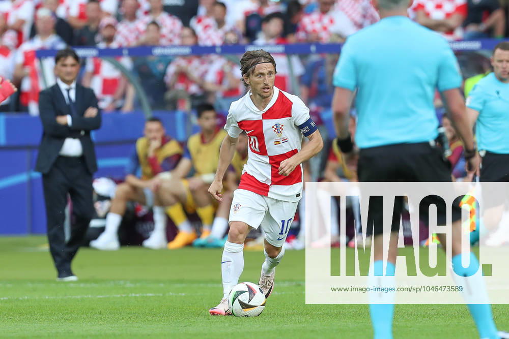 Fussball EM 2024, Spanien - Kroatien, v.l. Luka Modric (Krotaien, 10) am Ball, plays the ball Berlin