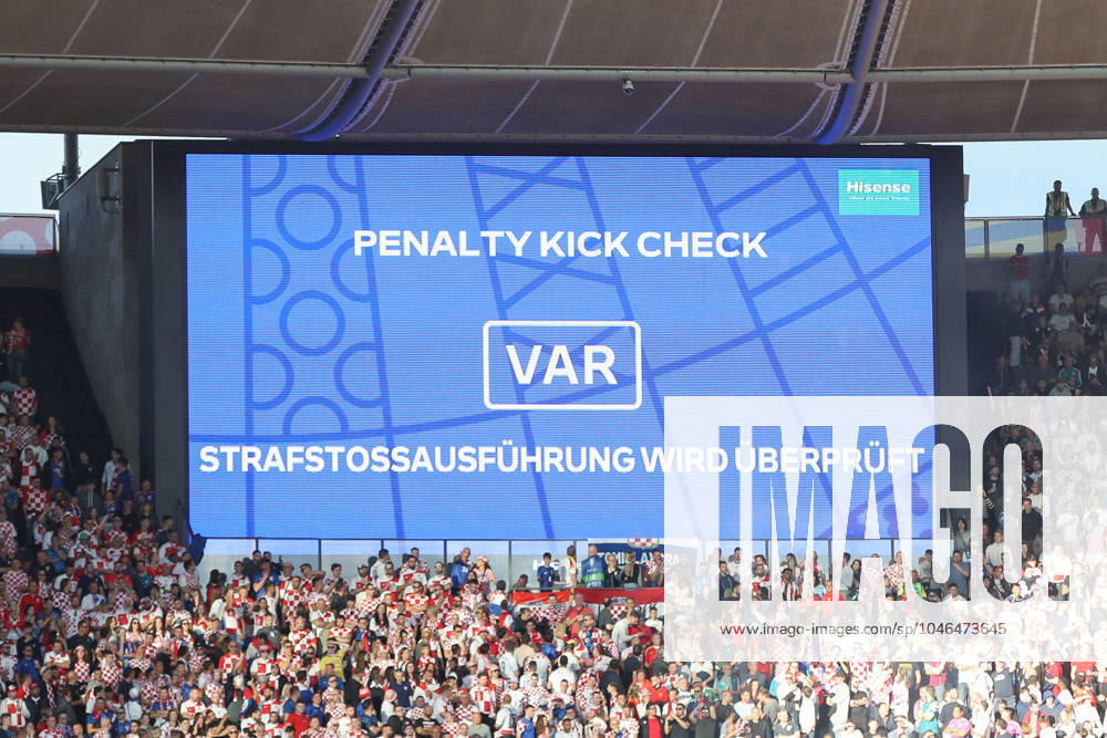Fussball EM 2024, Spanien - Kroatien, v.l. Symbolfoto, Symbolbild, Symbol, VAR, Videobeweis Berlin
