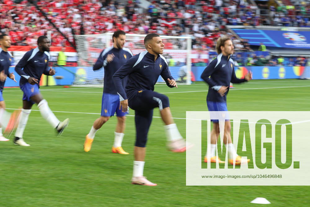 Germany - UEFA EURO, EM, Europameisterschaft,Fussball 2024 - Austria vs France - 15 06 2024 GERMANY, DUSSELDORF, JUNE 17. Kylian Mbappe of France warms up during the UEFA EURO 2024 group D stage match between Austria and France. On June 17, 2024 at Dusseldorf Arena in Dusseldorf, Germany. Photo by Manuel Blondeau AOP.Press Dusseldorf Dusseldorf Arena Germany