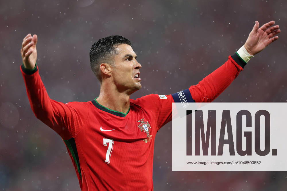 Leipzig Stadium Leipzig, Tuesday, June 18, 2024 UEFA EURO, EM, Europameisterschaft,Fussball 2024 Germany, Group F stage Matchday 1 Group F Portugal - Czechia, Cristiano Ronaldo (Portugal) enttaeuscht, enttaeuscht schauend, dissapointed, traurig, frustiert, frust, gefrustet, gibt Anweisungen, gestikuliert, mit den Armen gestikulieren gives instructions, gesticulate.