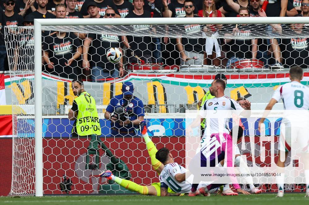 Jamal Musiala 10 (Deutschland) trifft das Tor zum 1:0, Deutschland vs. Ungarn, Fussball, UEFA EURO, EM, Europameisterschaft,Fussball 2024, Gruppenphase, 2. Spieltag, 19.06.2024 Stuttgart Baden-Wuerttemberg Deutschland