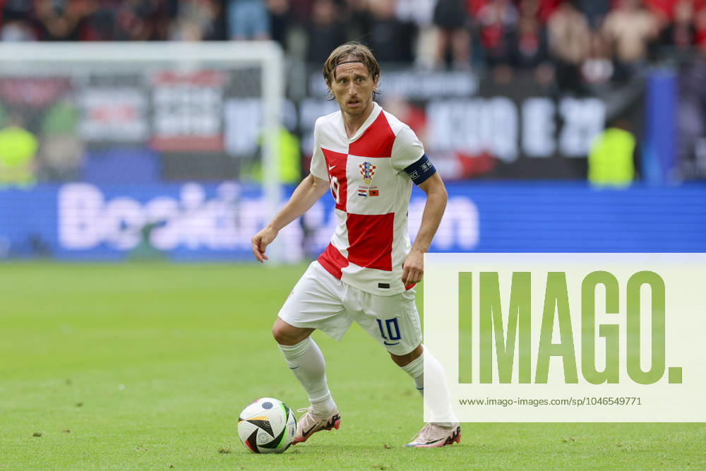 Luka Modric (Croatia) kontrolliert den Ball, UEFA EURO, EM, Europameisterschaft,Fussball 2024 - Group B, Croatia vs Albania, Volksparkstadion Hamburg, 19.06.2024, Hamburg, Deutschland.