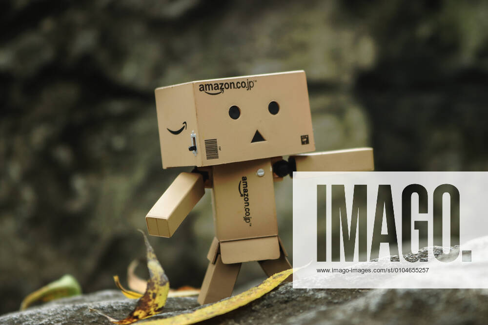 IMAGO Creative: Jahreszeit Winter, Fantasievoll drinnen spielen Ah. 773569866870292625