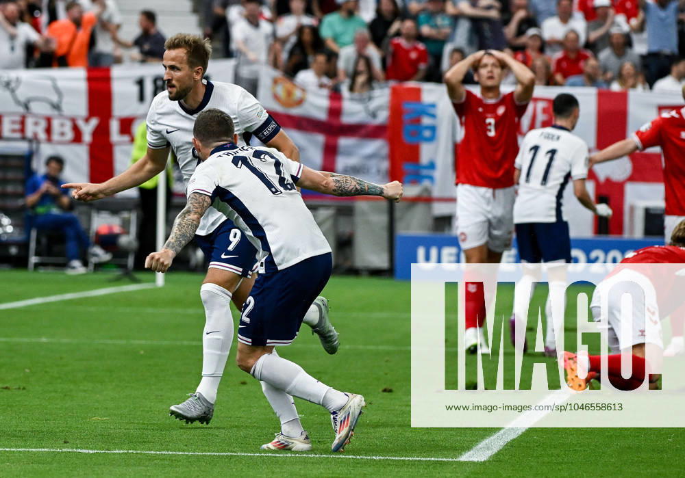 UEFA EURO, EM, Europameisterschaft,Fussball 2024 Vorrunde, Dänemark - England v.l. celebrate the goal, Torjubel zum 0:1 Torschütze Harry Kane (England) Frankfurt