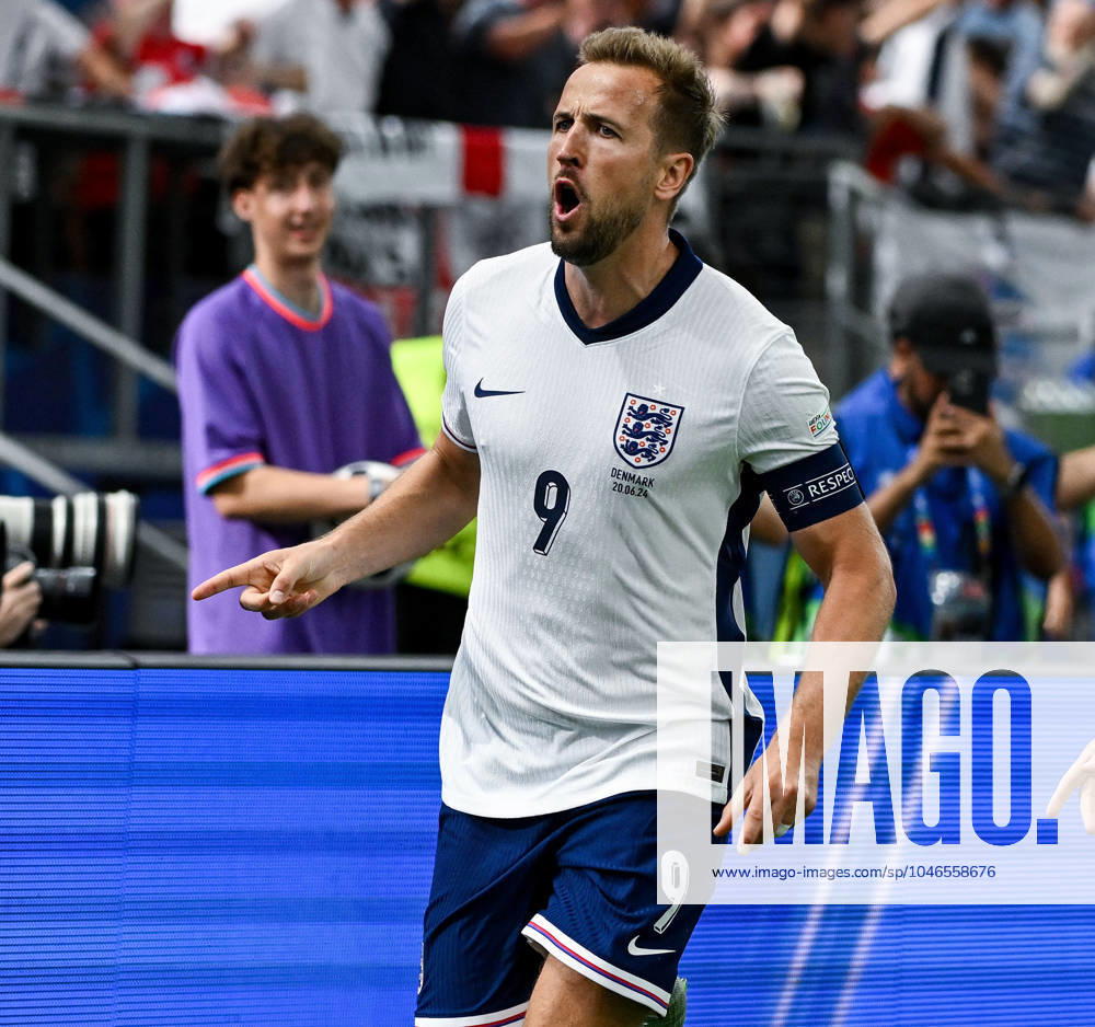 UEFA EURO, EM, Europameisterschaft,Fussball 2024 Vorrunde, Dänemark - England v.l. celebrate the goal, Torjubel zum 0:1 Torschütze Harry Kane (England) Frankfurt