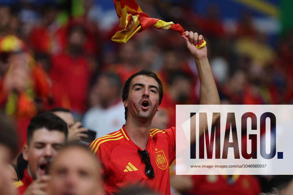 UEFA European Football Championship - UEFA EURO, EM, Europameisterschaft,Fussball 2024 - Spain vs Italy Gelsenkirchen, Germany 20.06.2024: The colors of the Spanish and Italian fans in the stands before the UEFA EURO 2024 group stage B football match between Spain vs Italy at Veltins Arena stadium in Gelsenkirchen. Gelsenkirchen Germany