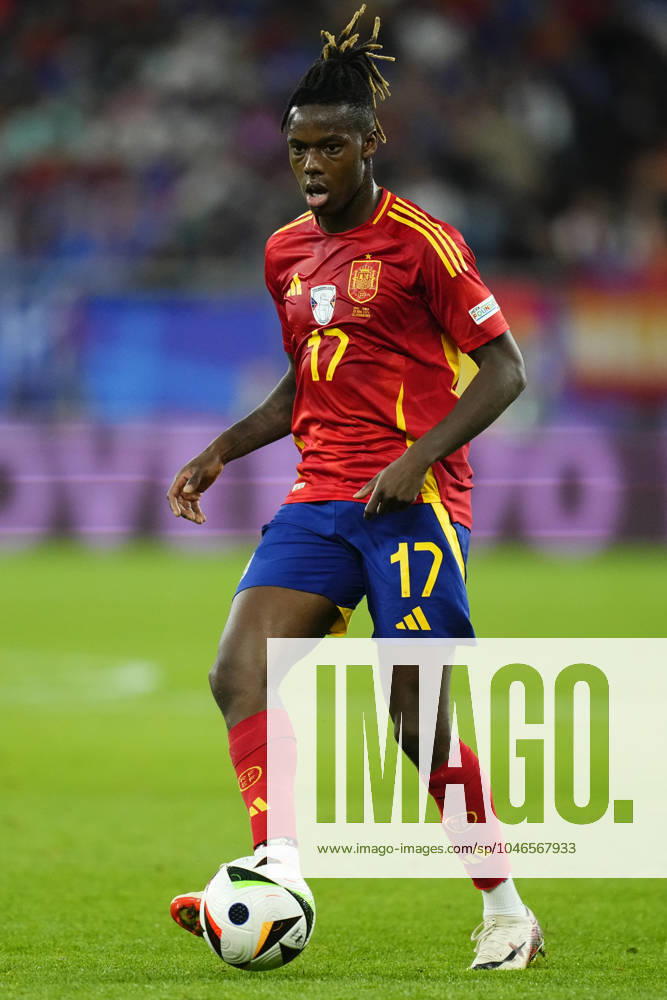 Spain v Italy: Group B - UEFA EURO, EM, Europameisterschaft,Fussball 2024 Nico Williams left winger of Spain and Athletic Club Bilbao controls the ball during the UEFA EURO 2024 group stage match between Spain and Italy at Arena AufSchalke on June 20, 2024 in Gelsenkirchen, Germany. Gelsenkirchen Germany