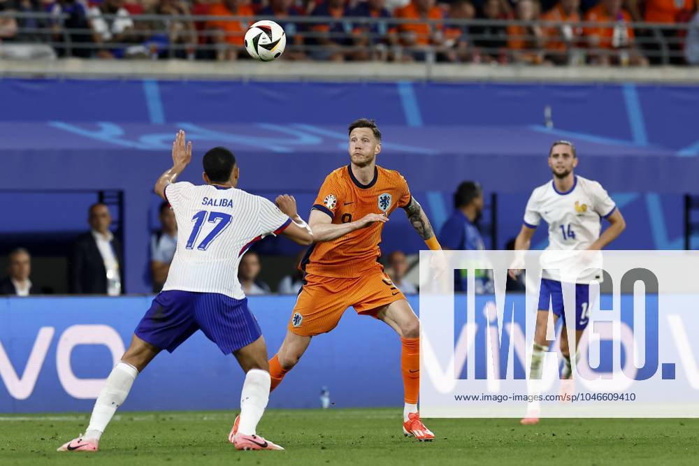 LEIPZIG, Leipzig Stadium ,21-06-2024 , European Football Championship Euro2024, Group stage match no.20 between Netherlands and France, (L-R) France player William Saliba, Netherlands player Wout Weghorst Netherlands - France (Euro2024) x25557491x