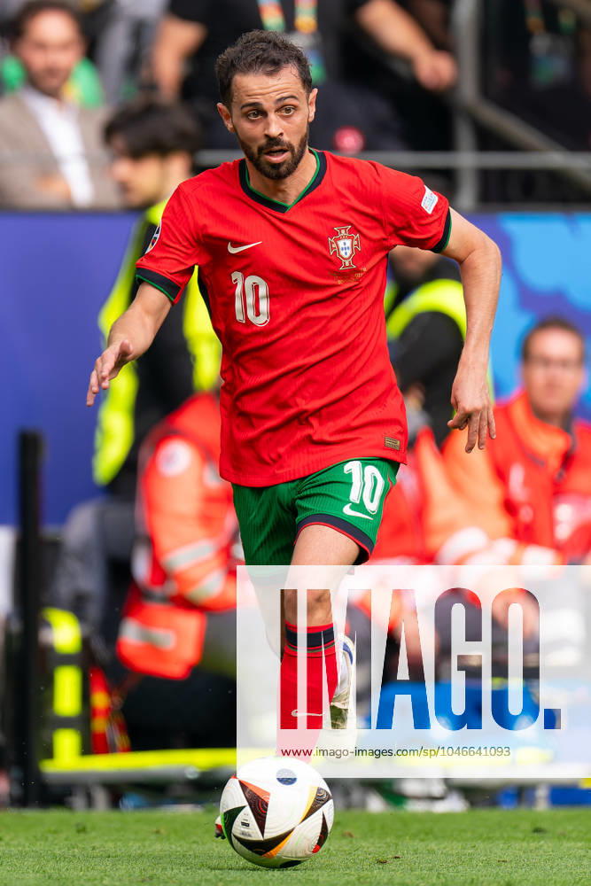 2024-06-22 Turkiye v Portugal - Group F - UEFA EURO, EM, Europameisterschaft,Fussball 2024 DORTMUND, GERMANY - JUNE 22: Bernardo Silva of Portugal runs with the ball during the Group F - UEFA EURO 2024 match between Turkiye and Portugal at BVB Stadion Dortmund on June 22, 2024 in Dortmund, Germany. (Photo by Joris Verwijst BSR Agency) Dortmund Germany Content not available for redistribution in The Netherlands directly or indirectly through any third parties.