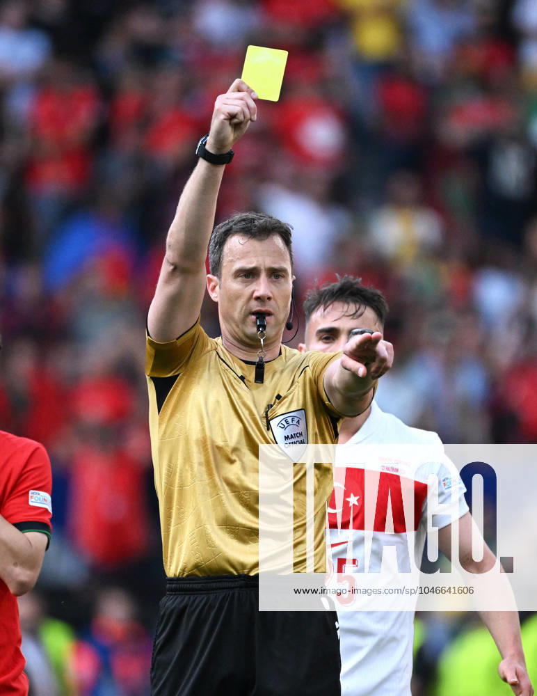 Fussball, Europameisterschaft, EURO 2024, Gruppe F, Signal-Iduna-Park Dortmund: Türkei - Portugal; Schiedsrichter Felix Zwayer (GER). Aktion