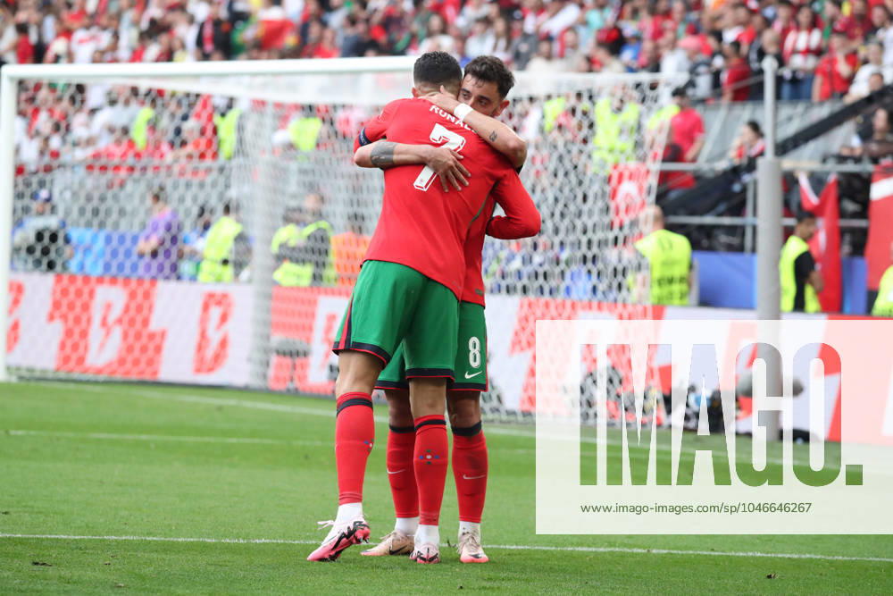 Germany - UEFA EURO, EM, Europameisterschaft,Fussball 2024 - Turkey vs Portugal - 15 06 2024 GERMANY, DORTMUND, JUNE 22. Cristiano Ronaldo of Portugal celebrates with Bruno Fernandes of Portugal during the UEFA EURO 2024 group F stage match between Turkey and Portugal, on June 22, 2024 at BVB Stadion in Dortmund, Germany. Photo by Manuel Blondeau AOP.Press Dortmund BVB Stadion Germany