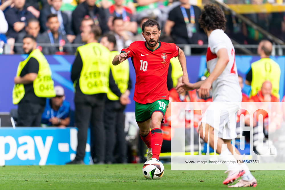 2024-06-22 Turkiye v Portugal - Group F - UEFA EURO, EM, Europameisterschaft,Fussball 2024 DORTMUND, GERMANY - JUNE 22: Bernardo Silva of Portugal and Ferdi Kadioglu of Turkiye during the Group F - UEFA EURO 2024 match between Turkiye and Portugal at BVB Stadion Dortmund on June 22, 2024 in Dortmund, Germany. (Photo by Joris Verwijst BSR Agency) Dortmund Germany Content not available for redistribution in The Netherlands directly or indirectly through any third parties.