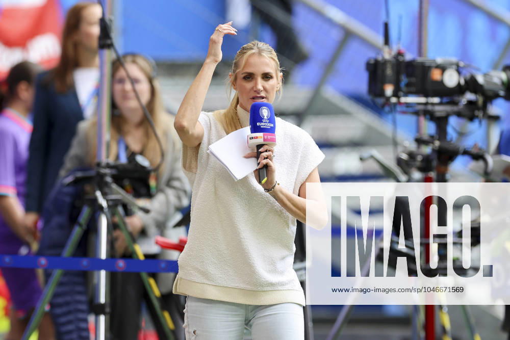 Moderatorin Anna Kraft (RTL und Magenta TV) gestikuliert, , , , 22.06.2024, , .