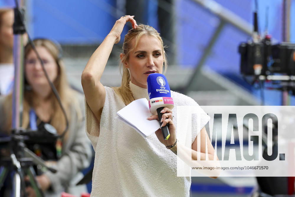 Moderatorin Anna Kraft (RTL und Magenta TV) gestikuliert, , , , 22.06.2024, , .