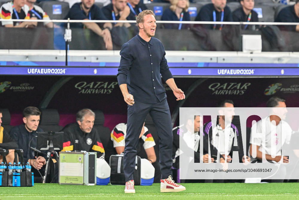 Fussball EM 2024, Schweiz - Deutschland,, v.l. Julian Nagelsmann (Deutschland, Trainer) gibt Anweisungen, gestikuliert mit den Armen, gesticulate, gives instructions Frankfurt am Main