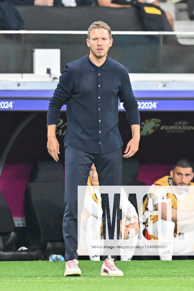 Fussball EM 2024, Schweiz - Deutschland,, v.l. Julian Nagelsmann (Deutschland, Trainer) gibt Anweisungen, gestikuliert mit den Armen, gesticulate, gives instructions Frankfurt am Main