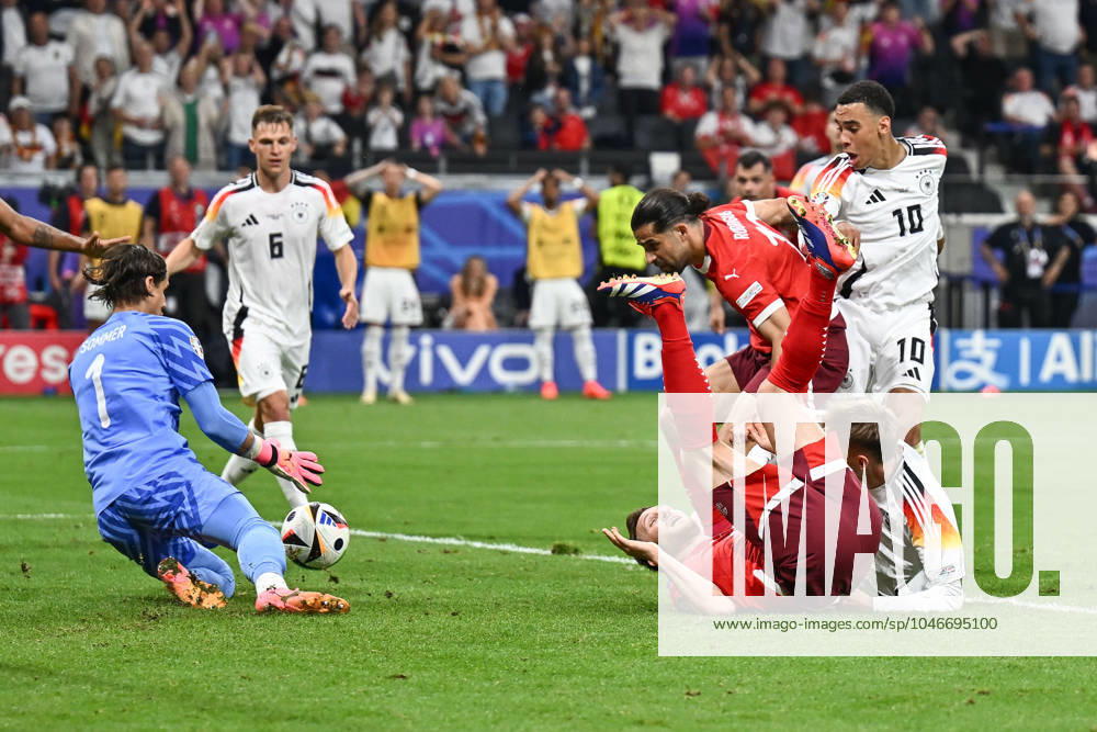 Fussball EM 2024, Schweiz - Deutschland,, v.l. Fabian Schaer (Schweiz, 22), Maximilian Beier (Deutschland, 14), Jamal Musiala (Deutschland, 10), Ricardo Rodriguez (Schweiz, 13) Zweikampf, Duell, Kampf, tackle Frankfurt am Main
