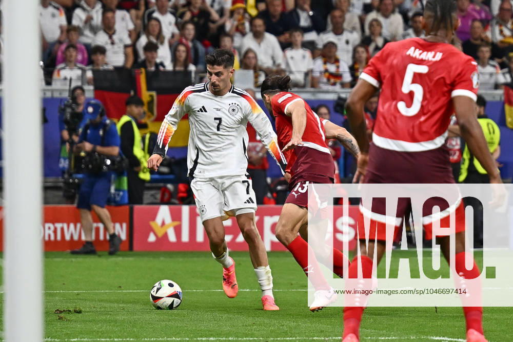 Fussball EM 2024, Schweiz - Deutschland,, v.l. Kai Havertz (Deutschland, 7), Ricardo Rodriguez (Schweiz, 13) Zweikampf, Duell, Kampf, tackle Frankfurt am Main