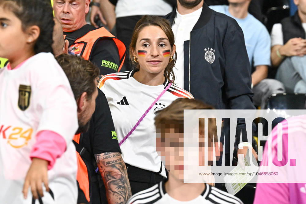 Fussball EM 2024, Schweiz - Deutschland,, v.l. Lena Wurzenberger (Freundin Julian Nagelsmann (Deutschland, Trainer) Frankfurt am Main