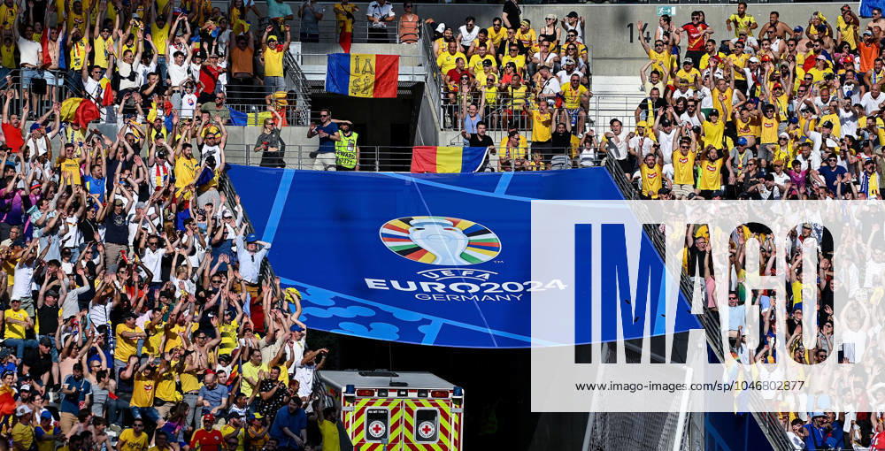 UEFA EURO, EM, Europameisterschaft,Fussball 2024 Vorrunde, Slowakei - Rumänien v.l. Zuschauer machen die Welle laola Frankfurt