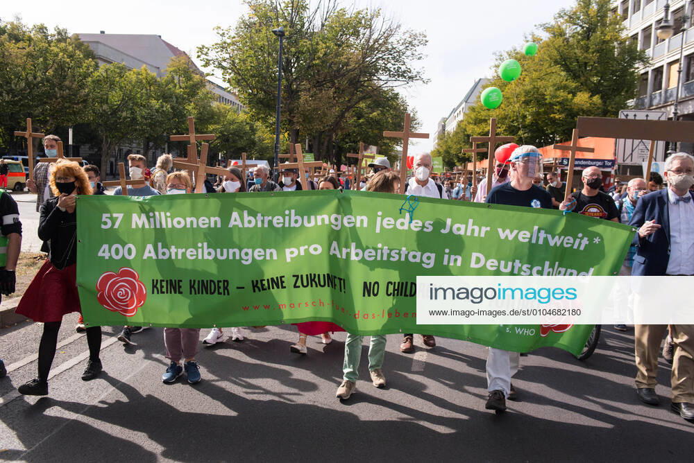 Berlin, Marsch für das Leben 2020 Deutschland, Berlin - 19.09.2020: Im Bild sind Teilnehmer*innen des Marsch für das Leben zu sehen. Berlin Berlin Deutschland